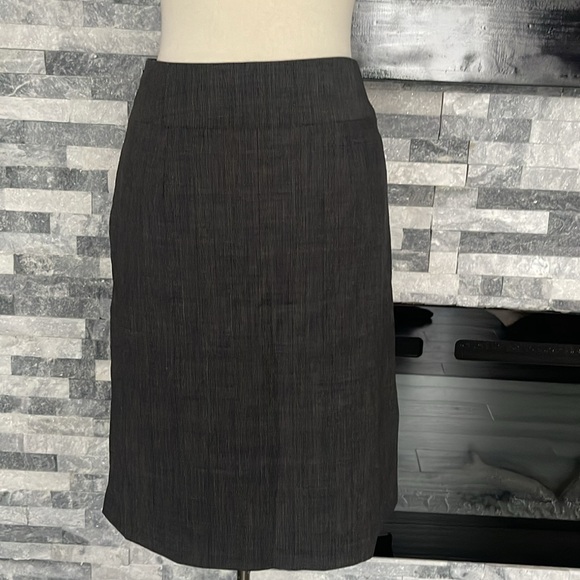 Banana Republic Gray Wool Little Bit Stretch  Skirt 2 ( Waist 26”) Made In Italy - Picture 2 of 8